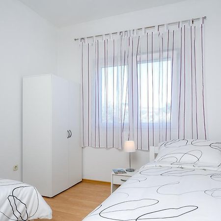 Holiday Home Iris Маріна Екстер'єр фото